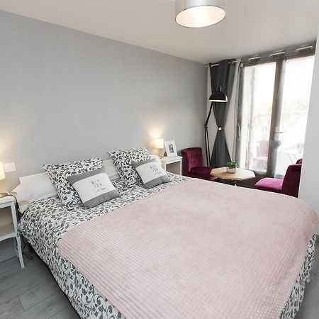 Chambre D'Hotes Des Lys Montbrison Exterior foto