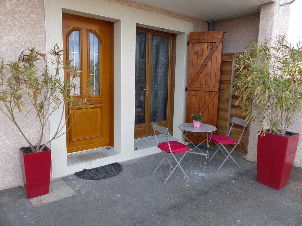 Chambre D'Hotes Des Lys Montbrison Exterior foto